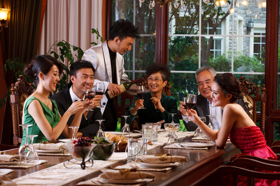 家庭聚餐葡萄酒营销:打造温馨用餐氛围的选择